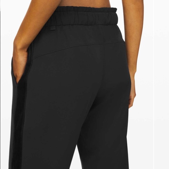 Lululemon On the Fly Jogger * Velvet Trim Sz:8 - Picture 3 of 16